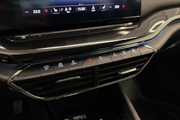 musta Skoda Octavia 2024 kuva 21.