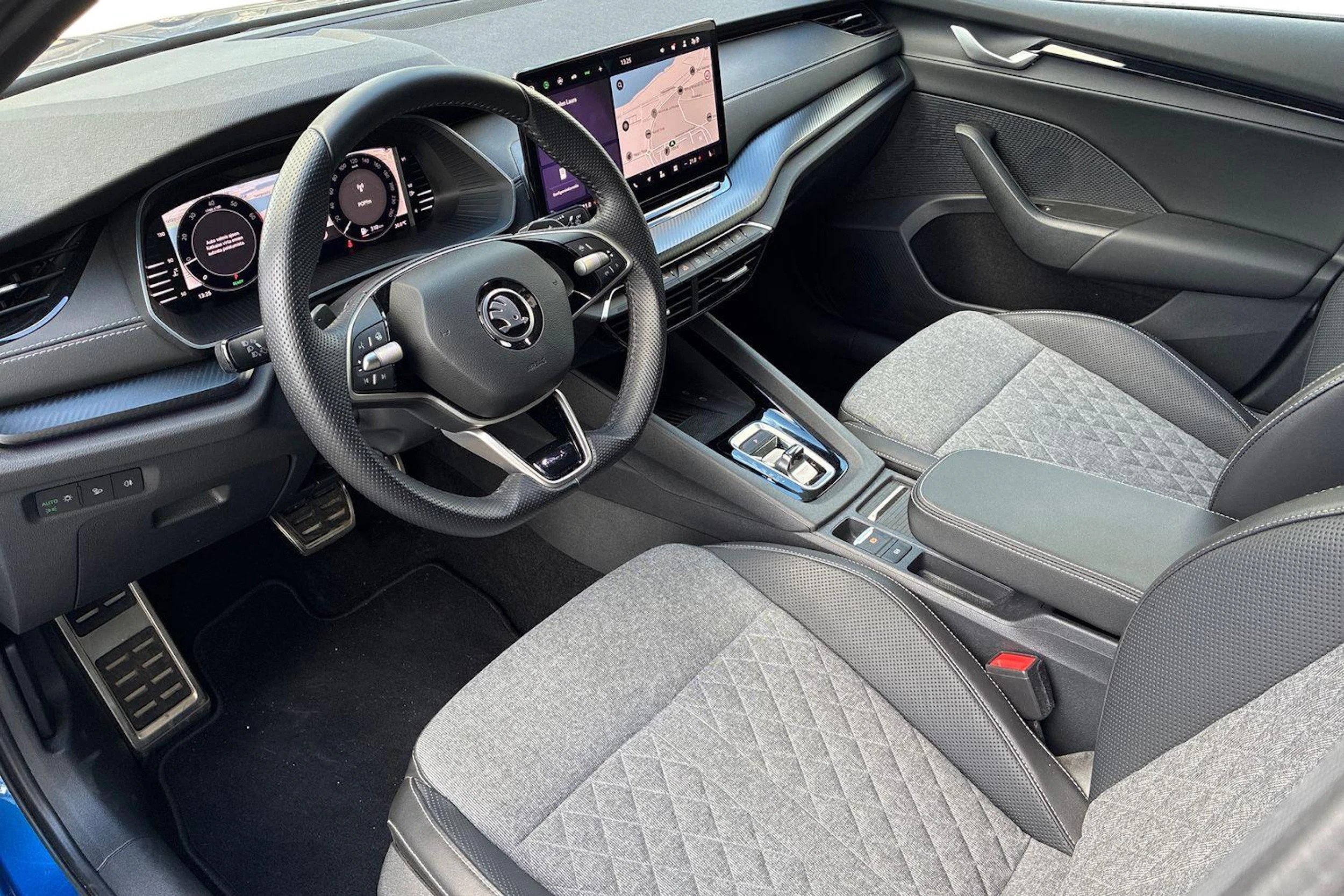 sininen Skoda Octavia 2024 kuva 3.