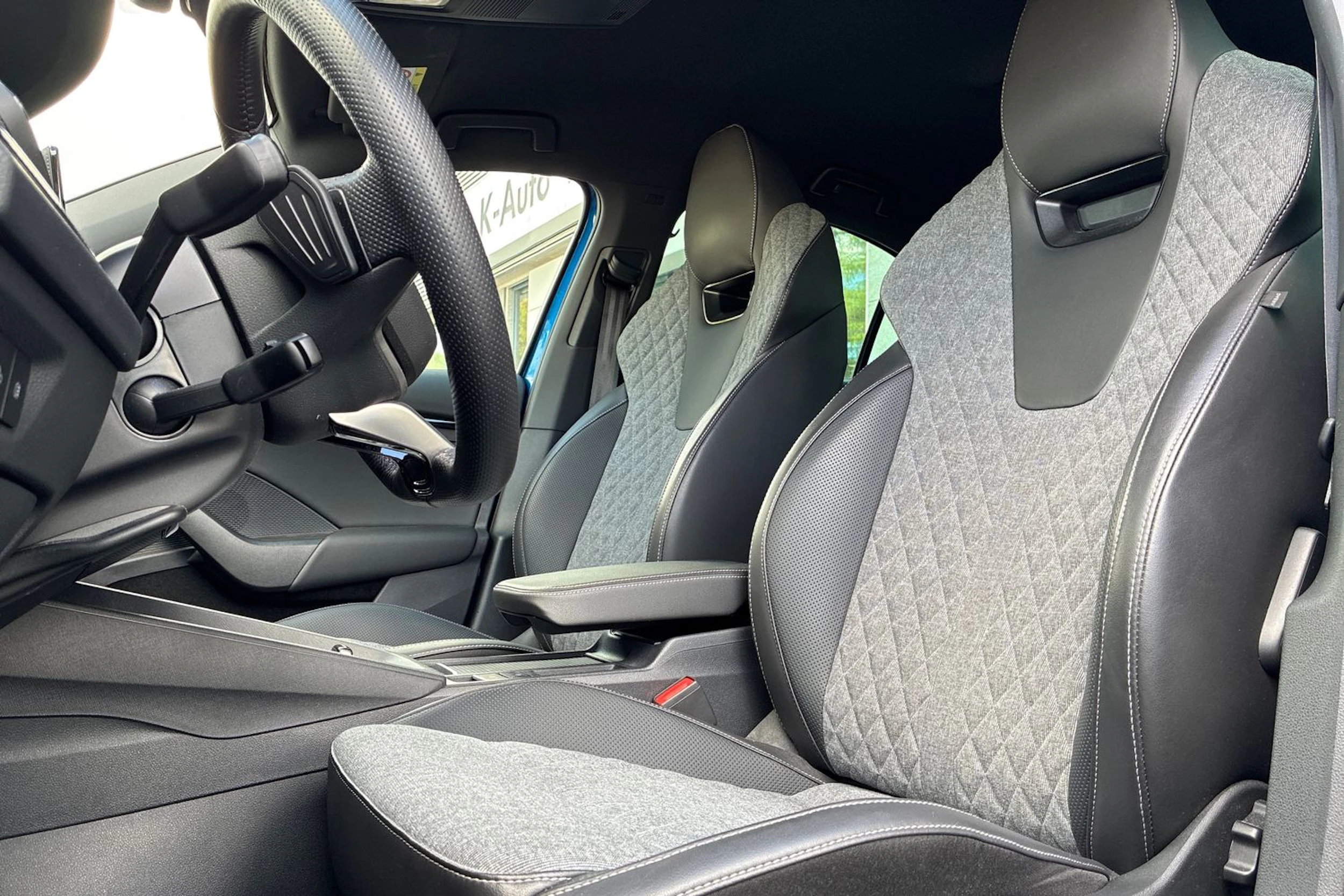 sininen Skoda Octavia 2024 kuva 4.