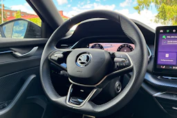 sininen Skoda Octavia 2024 kuva 6.