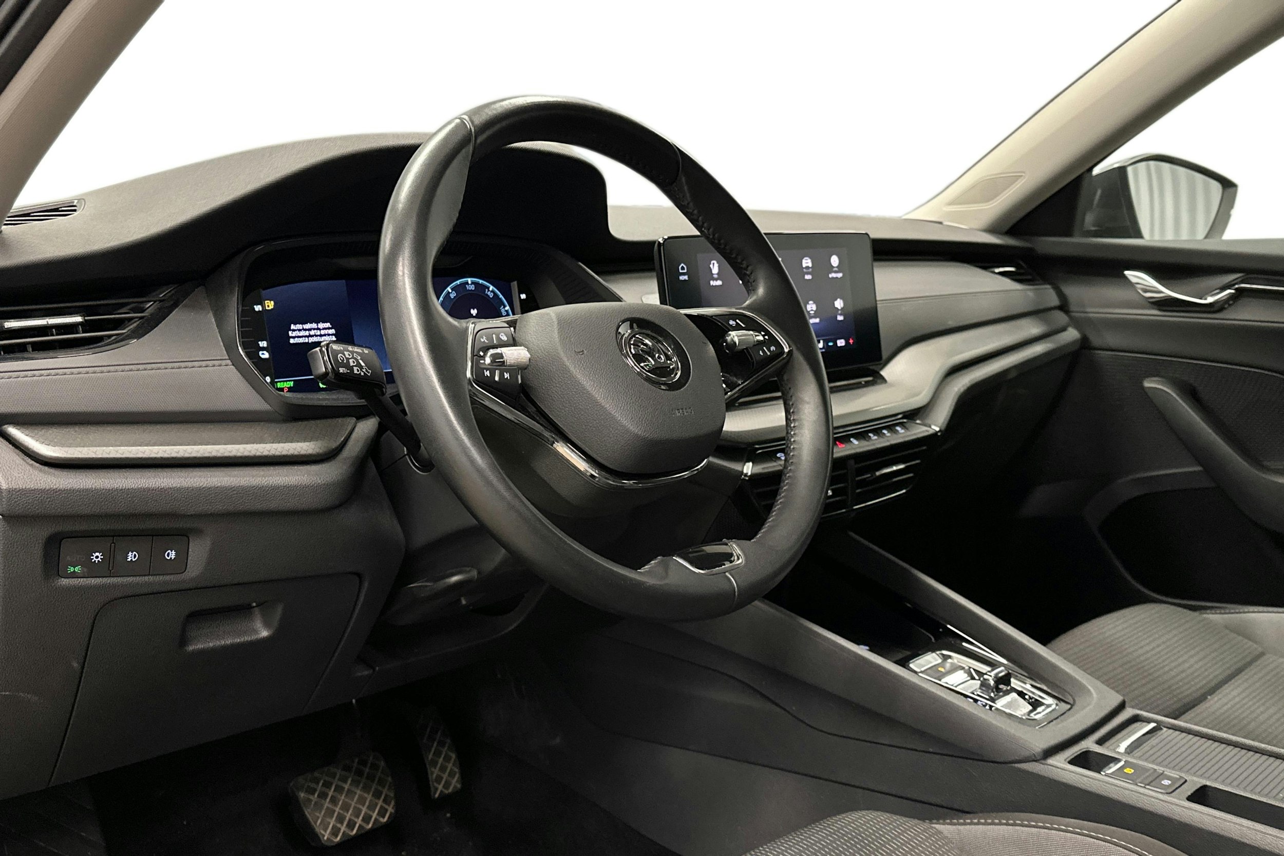 harmaa Skoda Octavia 2024 kuva 7.
