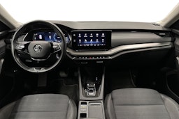 harmaa Skoda Octavia 2024 kuva 9.