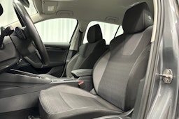harmaa Skoda Octavia 2024 kuva 15.