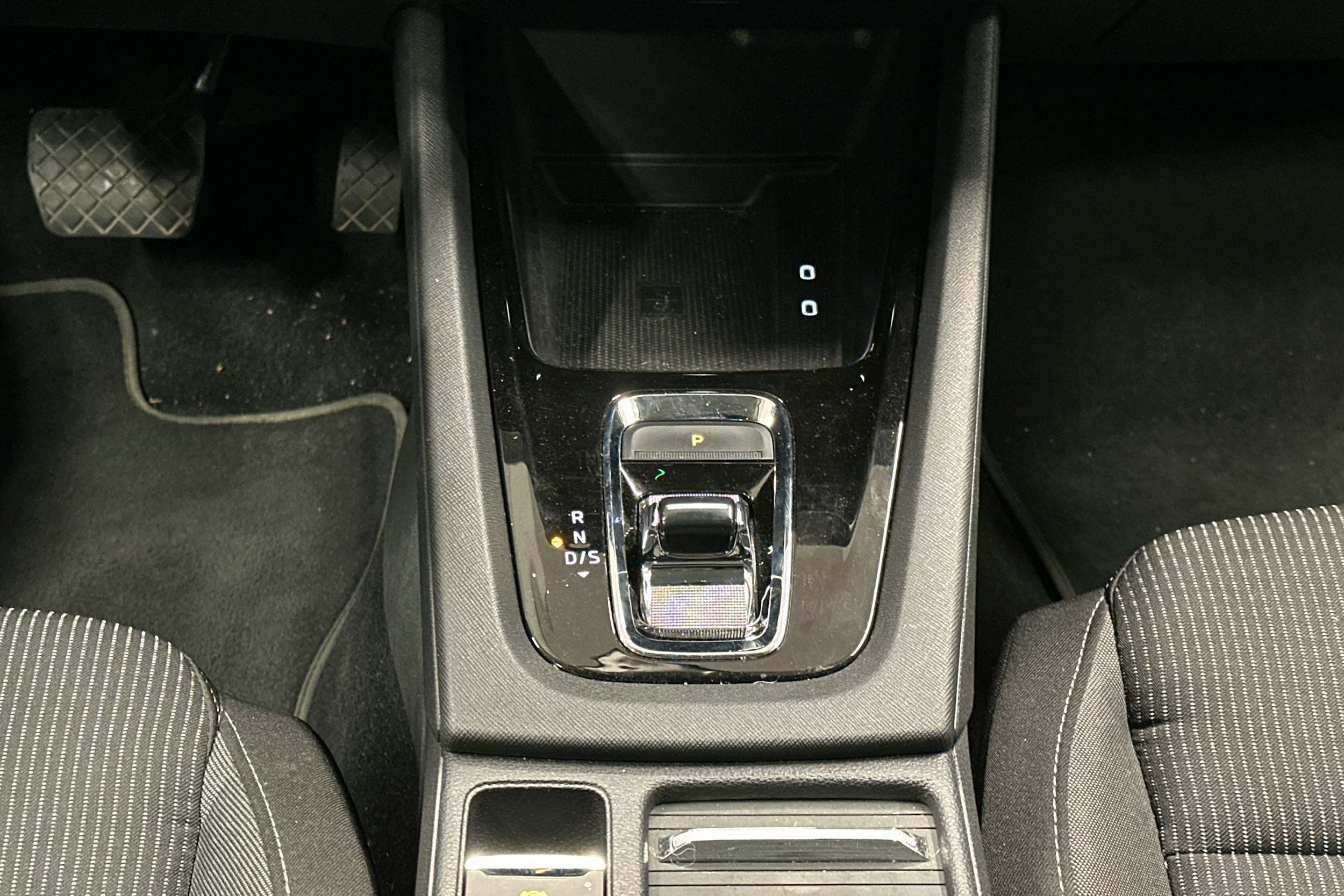 harmaa Skoda Octavia 2024 kuva 17.