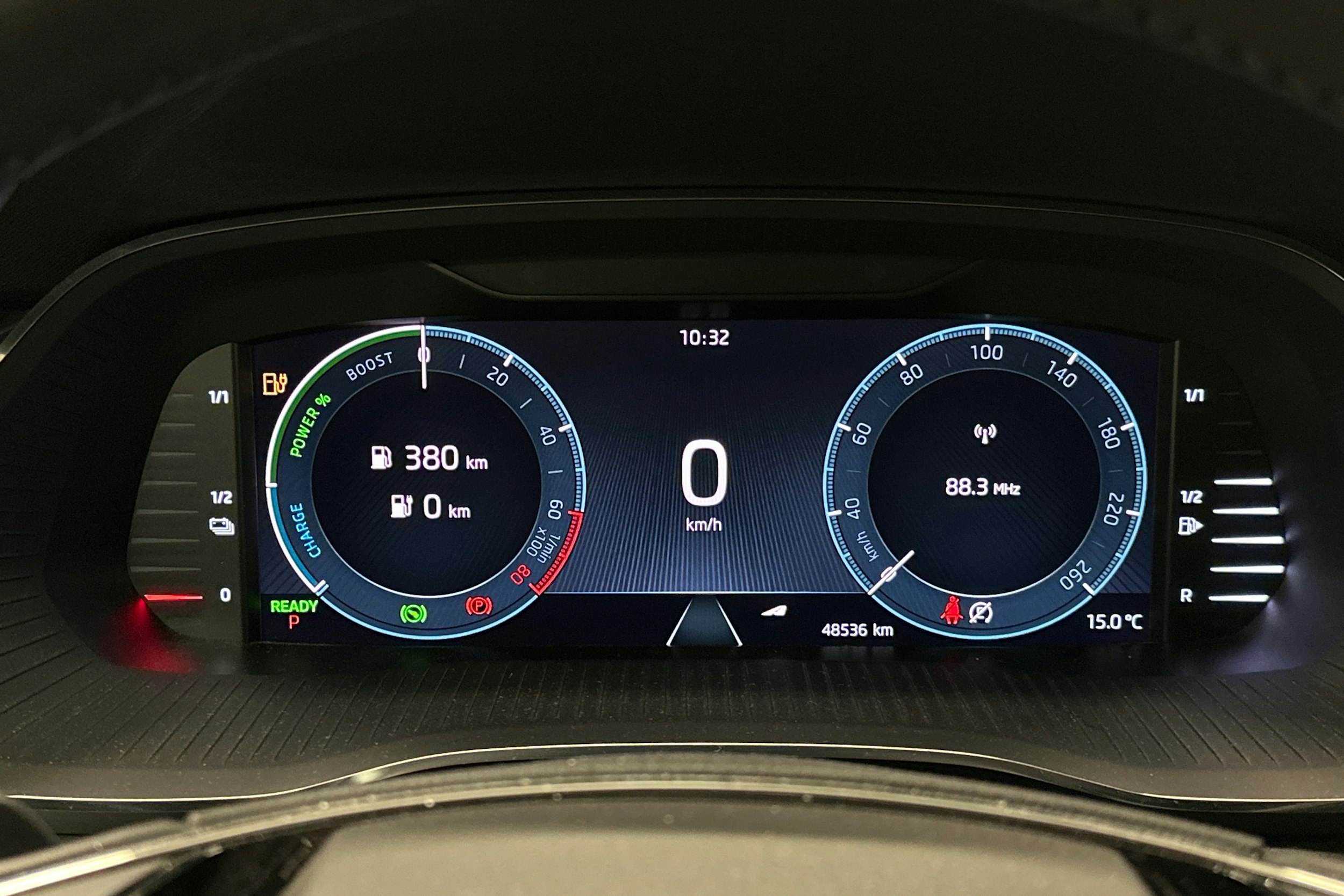 harmaa Skoda Octavia 2024 kuva 18.