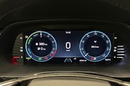 harmaa Skoda Octavia 2024 kuva 18.