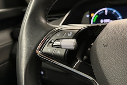 harmaa Skoda Octavia 2024 kuva 19.
