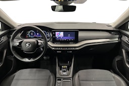 valkoinen Skoda Octavia 2024 kuva 9.