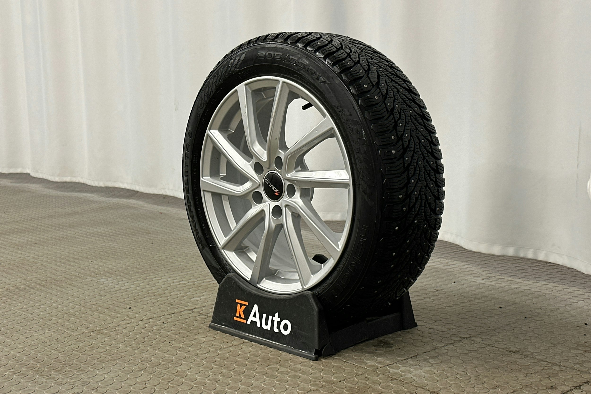 valkoinen Skoda Octavia 2024 kuva 13.