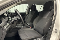 valkoinen Skoda Octavia 2024 kuva 15.