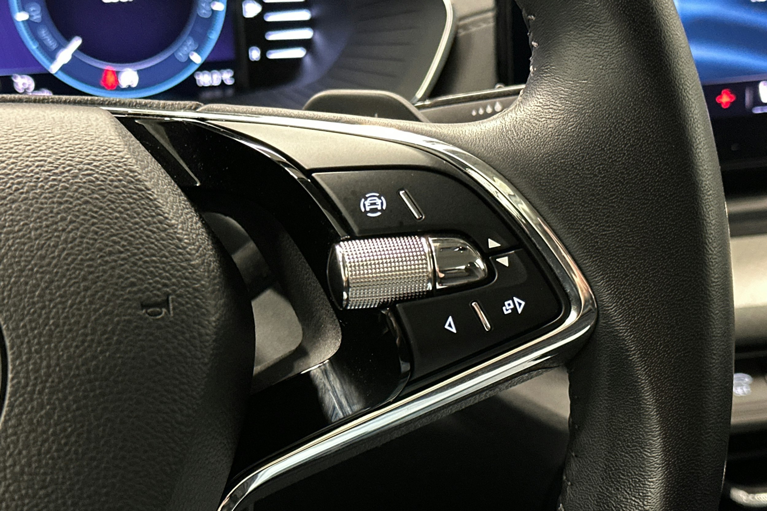 valkoinen Skoda Octavia 2024 kuva 18.