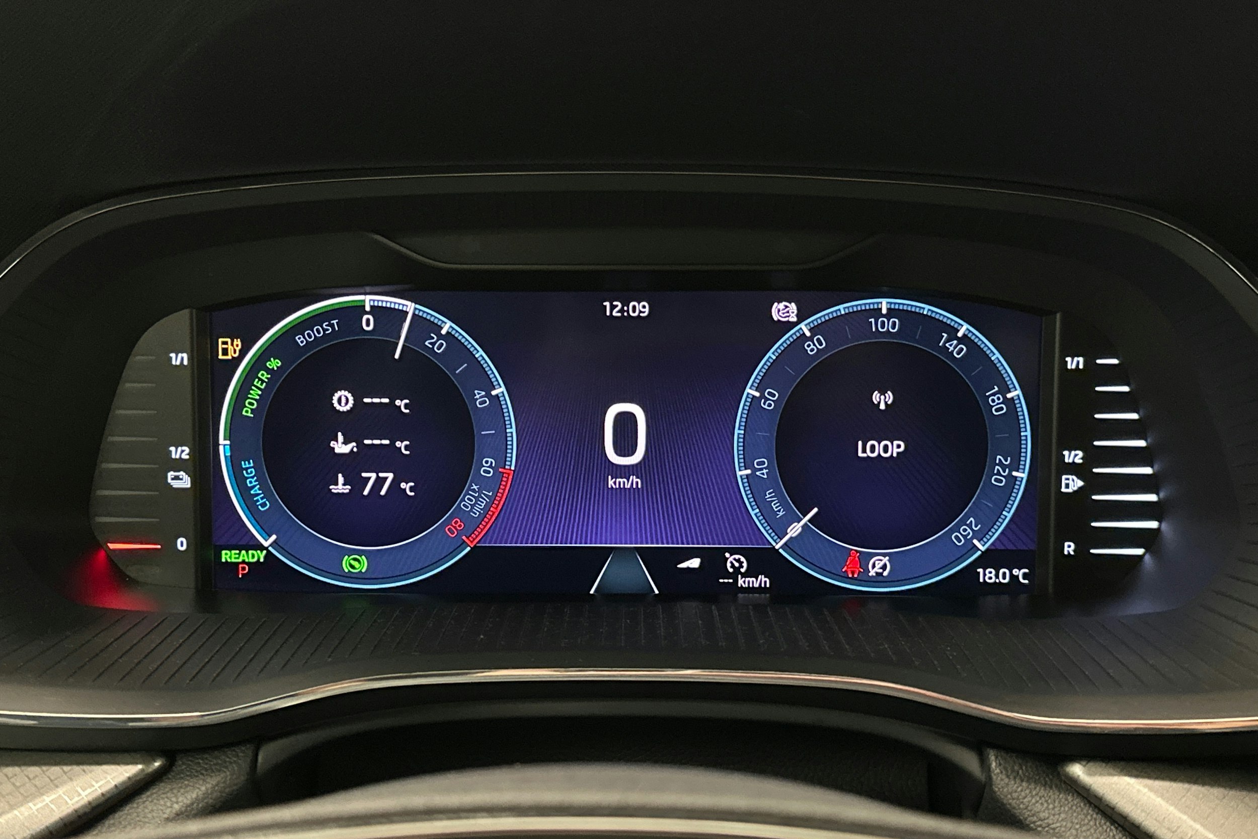 valkoinen Skoda Octavia 2024 kuva 20.