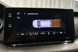 valkoinen Skoda Octavia 2024 kuva 24.