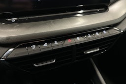 valkoinen Skoda Octavia 2024 kuva 25.