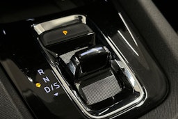 valkoinen Skoda Octavia 2024 kuva 26.