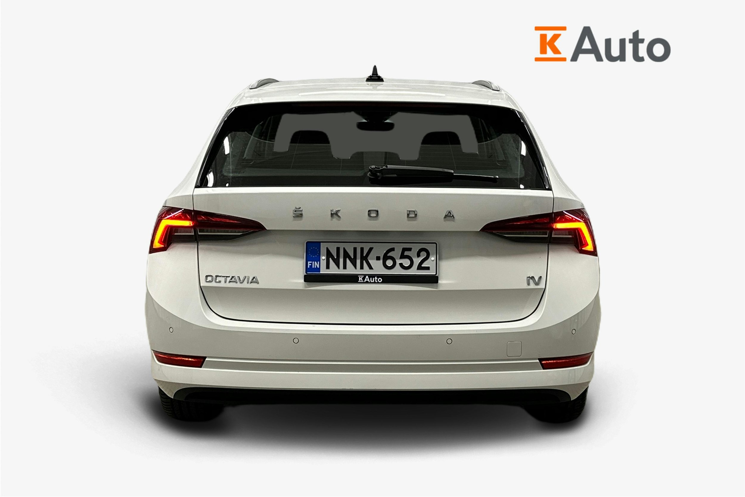 valkoinen Skoda Octavia 2024 kuva 3.