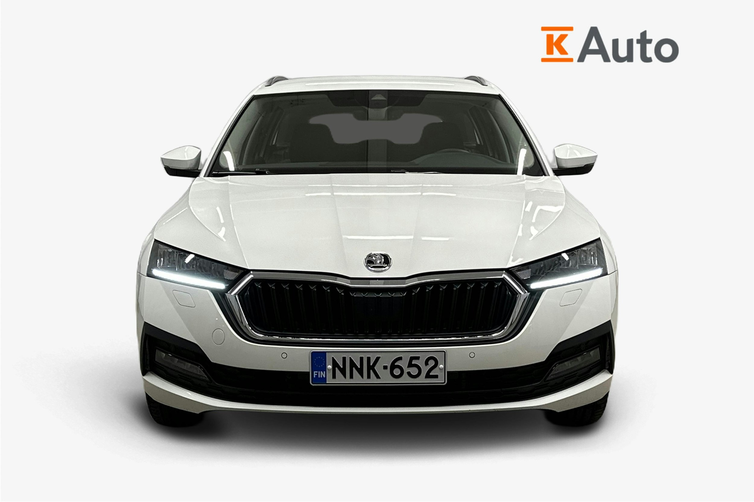 valkoinen Skoda Octavia 2024 kuva 4.