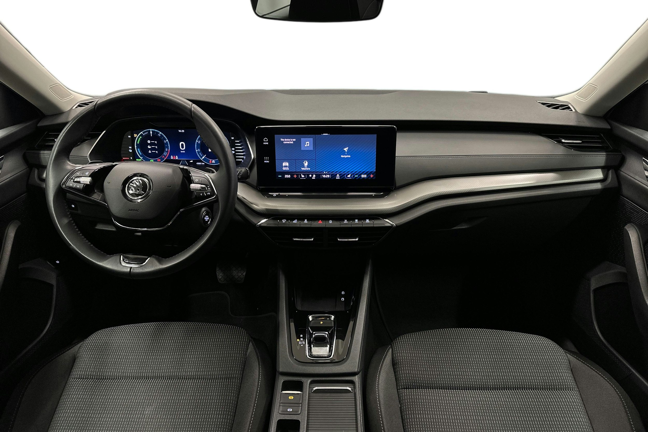 valkoinen Skoda Octavia 2024 kuva 7.
