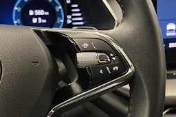 valkoinen Skoda Octavia 2024 kuva 15.