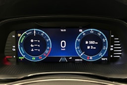 valkoinen Skoda Octavia 2024 kuva 17.