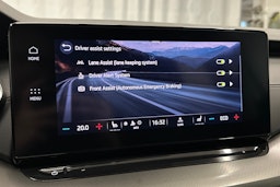 valkoinen Skoda Octavia 2024 kuva 20.