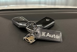 valkoinen Skoda Octavia 2024 kuva 24.