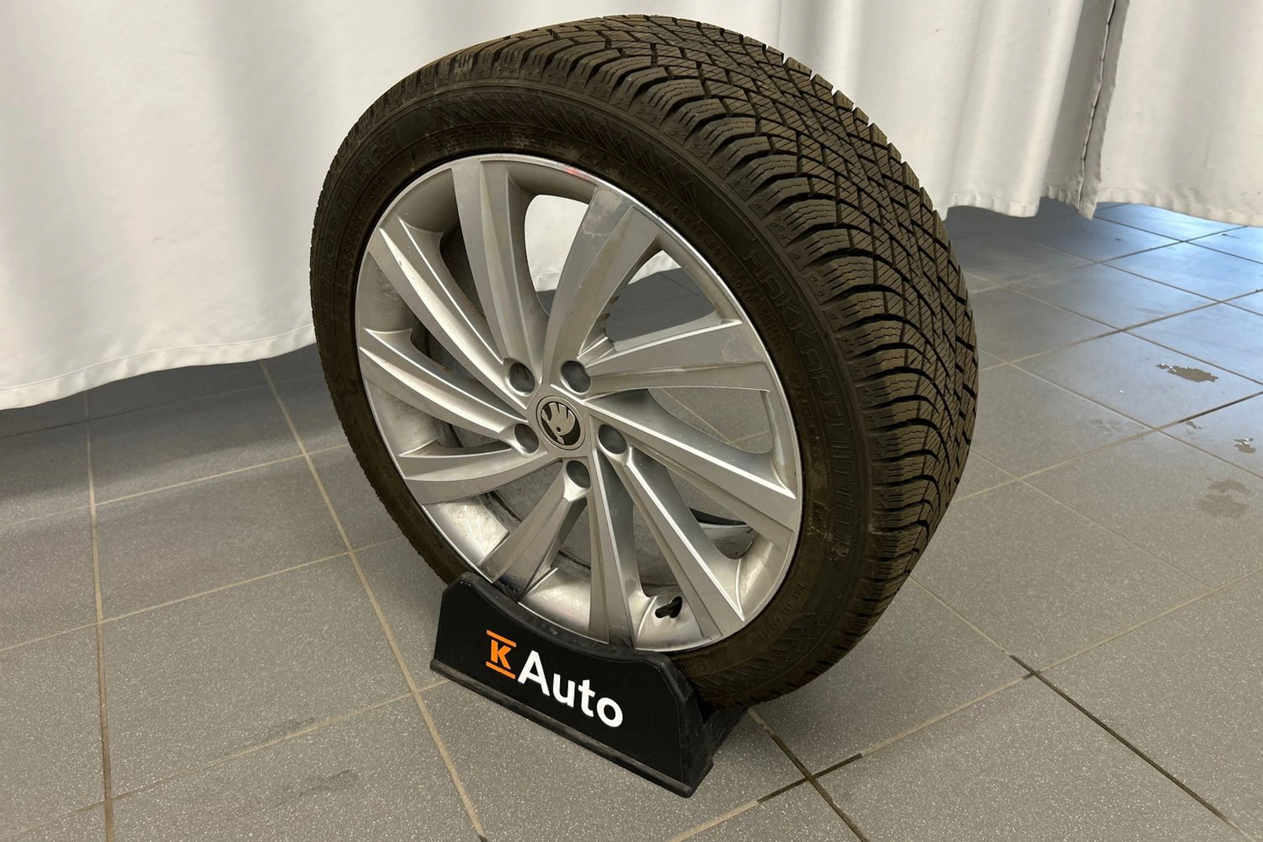 harmaa Skoda Octavia 2024 kuva 16.