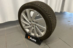 harmaa Skoda Octavia 2024 kuva 16.