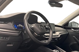 harmaa Skoda Octavia 2024 kuva 3.