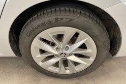 harmaa Skoda Octavia 2024 kuva 10.