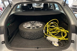 harmaa Skoda Octavia 2024 kuva 12.