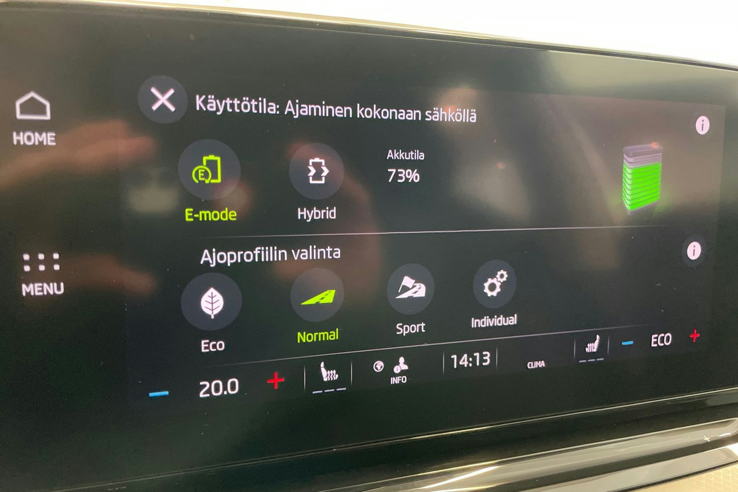 harmaa Skoda Octavia 2024 kuva 18.