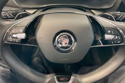 harmaa Skoda Octavia 2024 kuva 21.