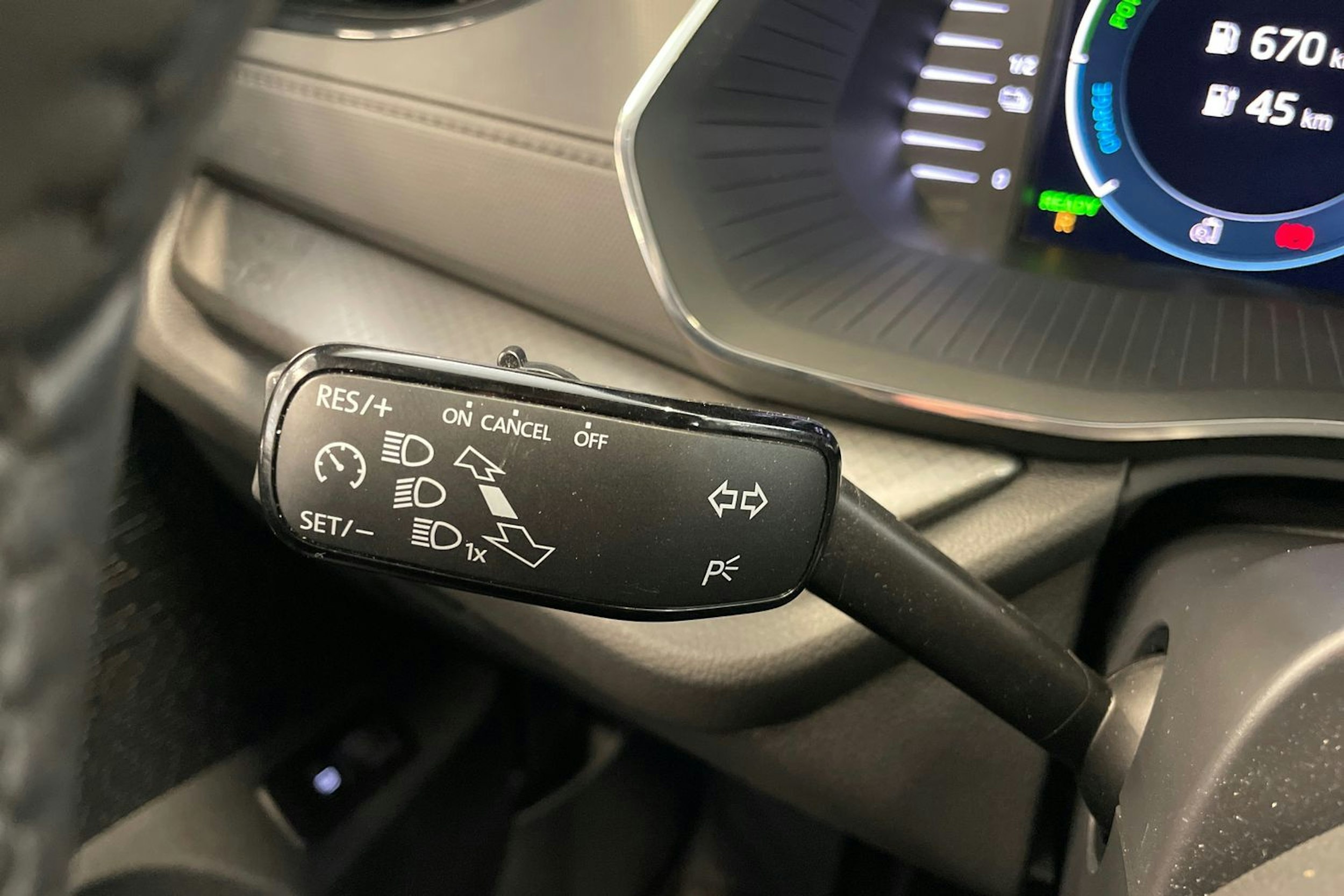 harmaa Skoda Octavia 2024 kuva 23.