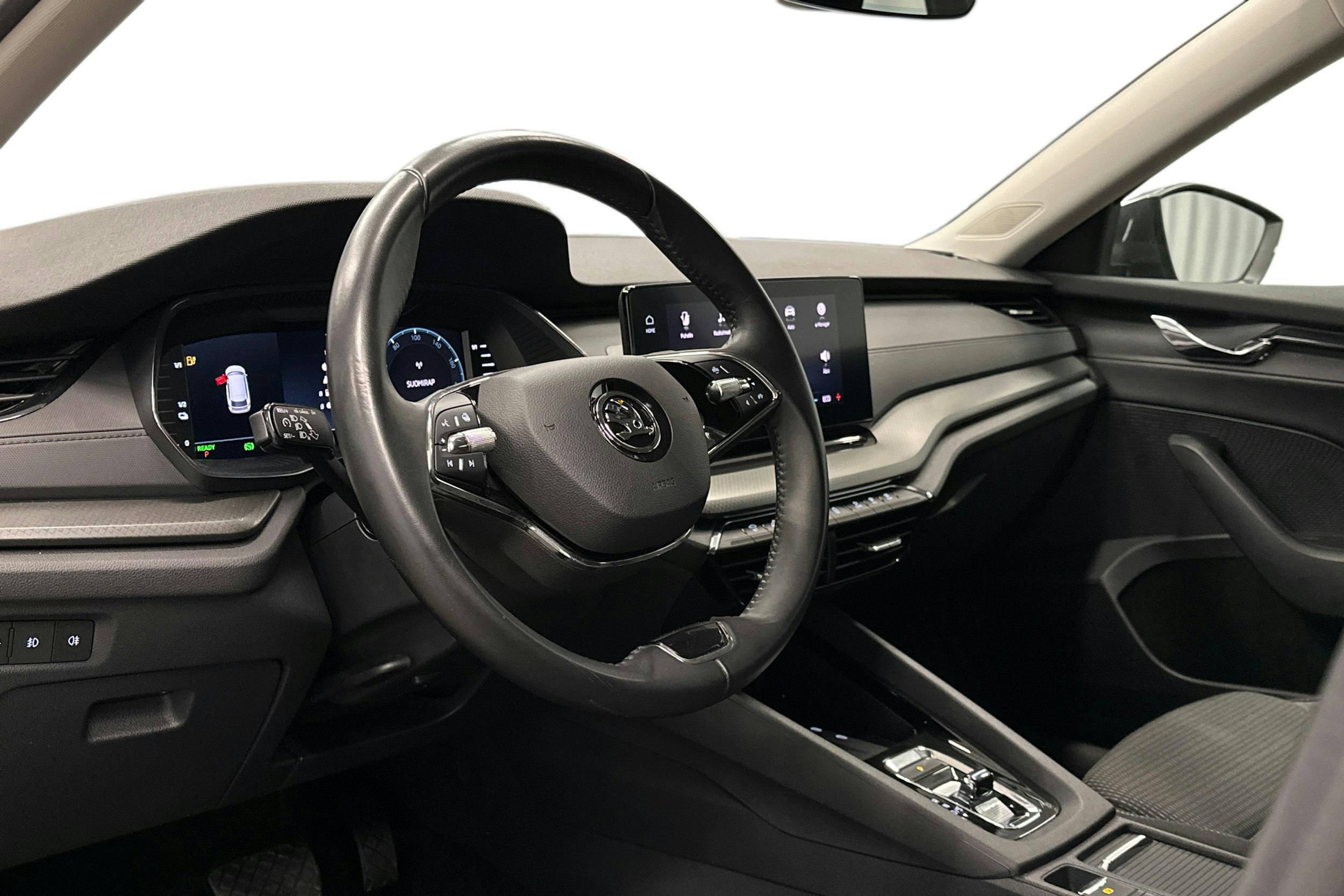 harmaa Skoda Octavia 2024 kuva 7.