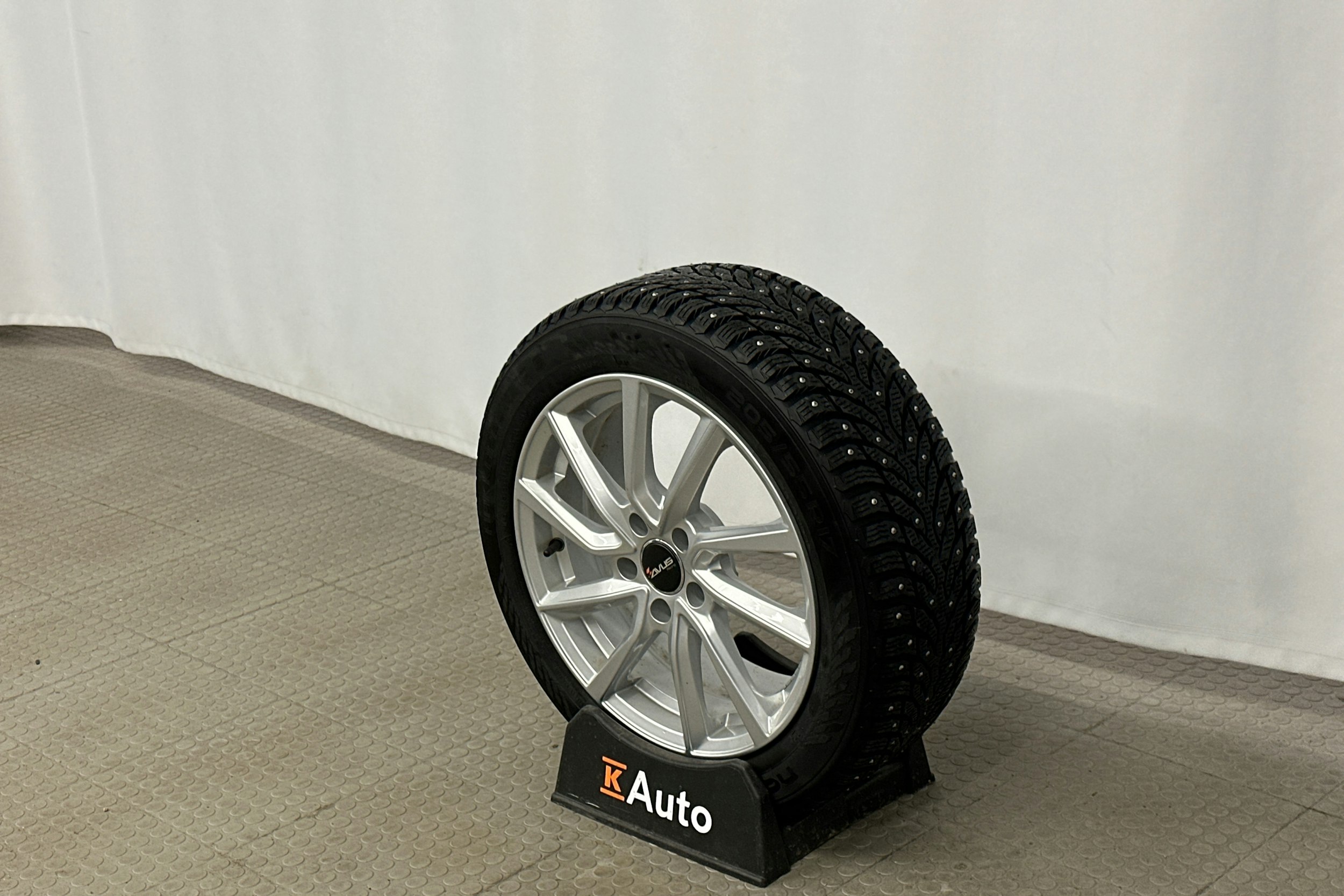 harmaa Skoda Octavia 2024 kuva 13.