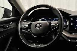 harmaa Skoda Octavia 2024 kuva 15.