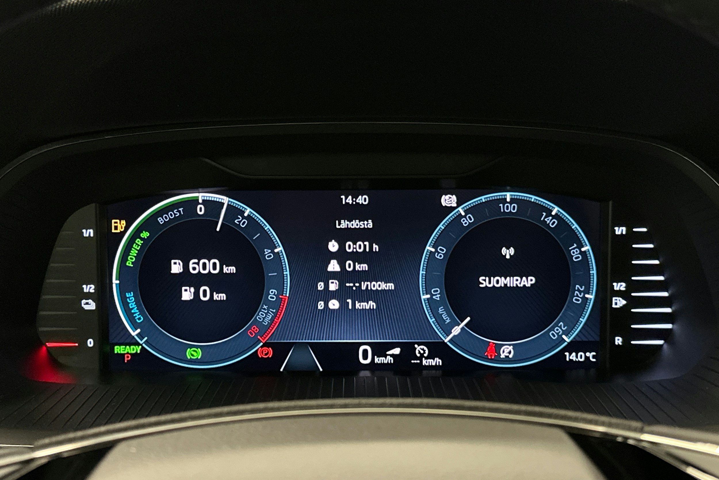 harmaa Skoda Octavia 2024 kuva 17.