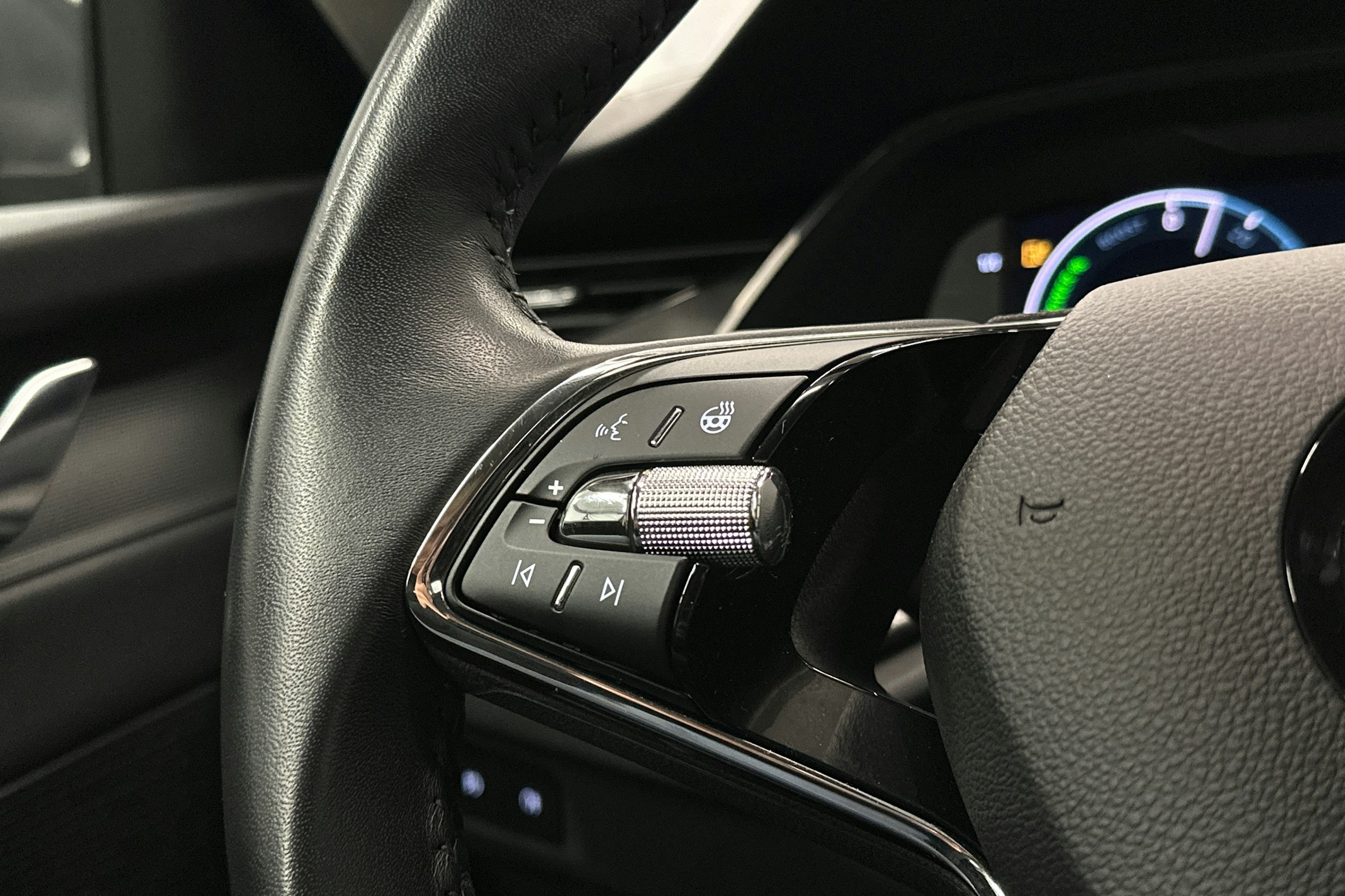 harmaa Skoda Octavia 2024 kuva 18.