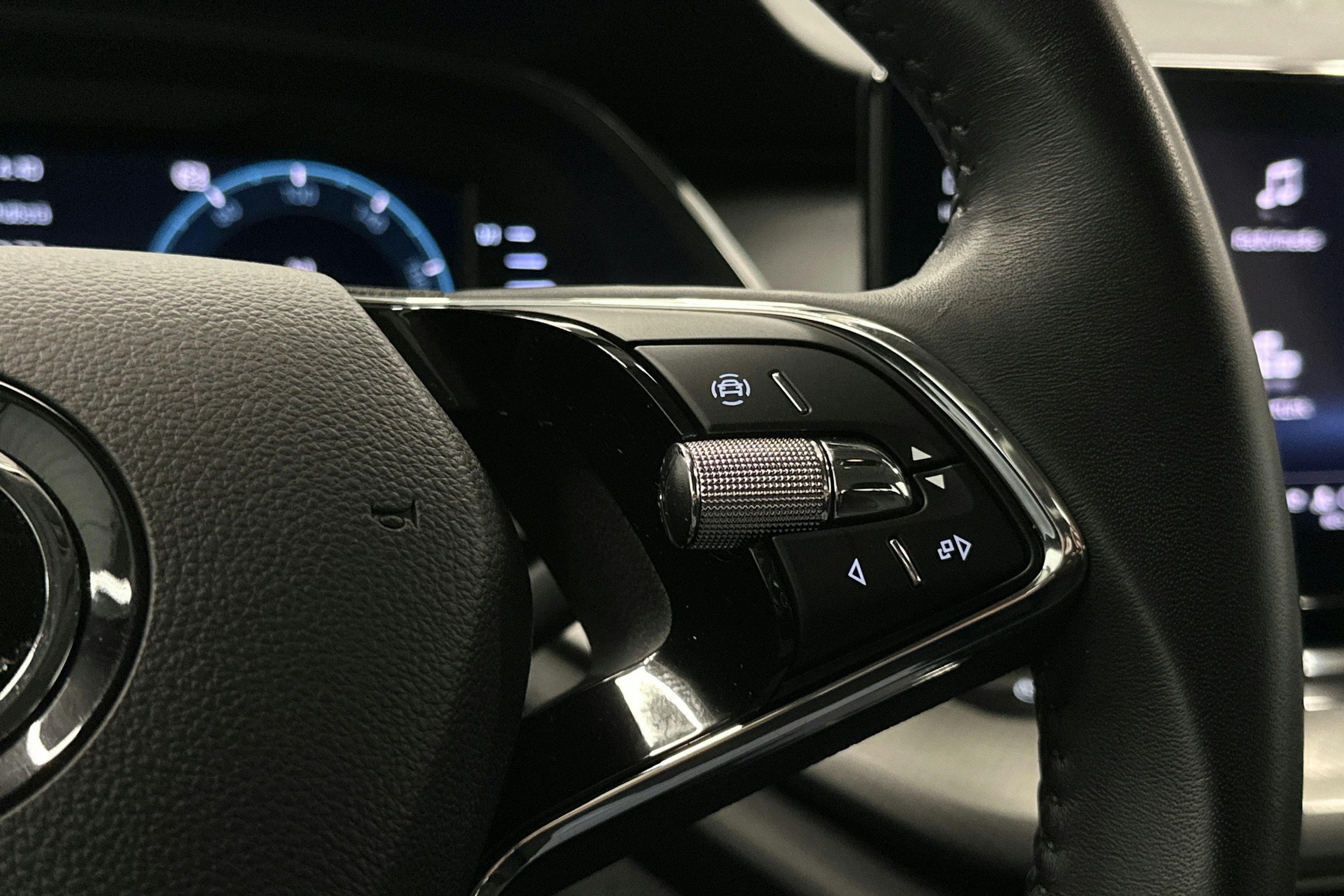 harmaa Skoda Octavia 2024 kuva 19.