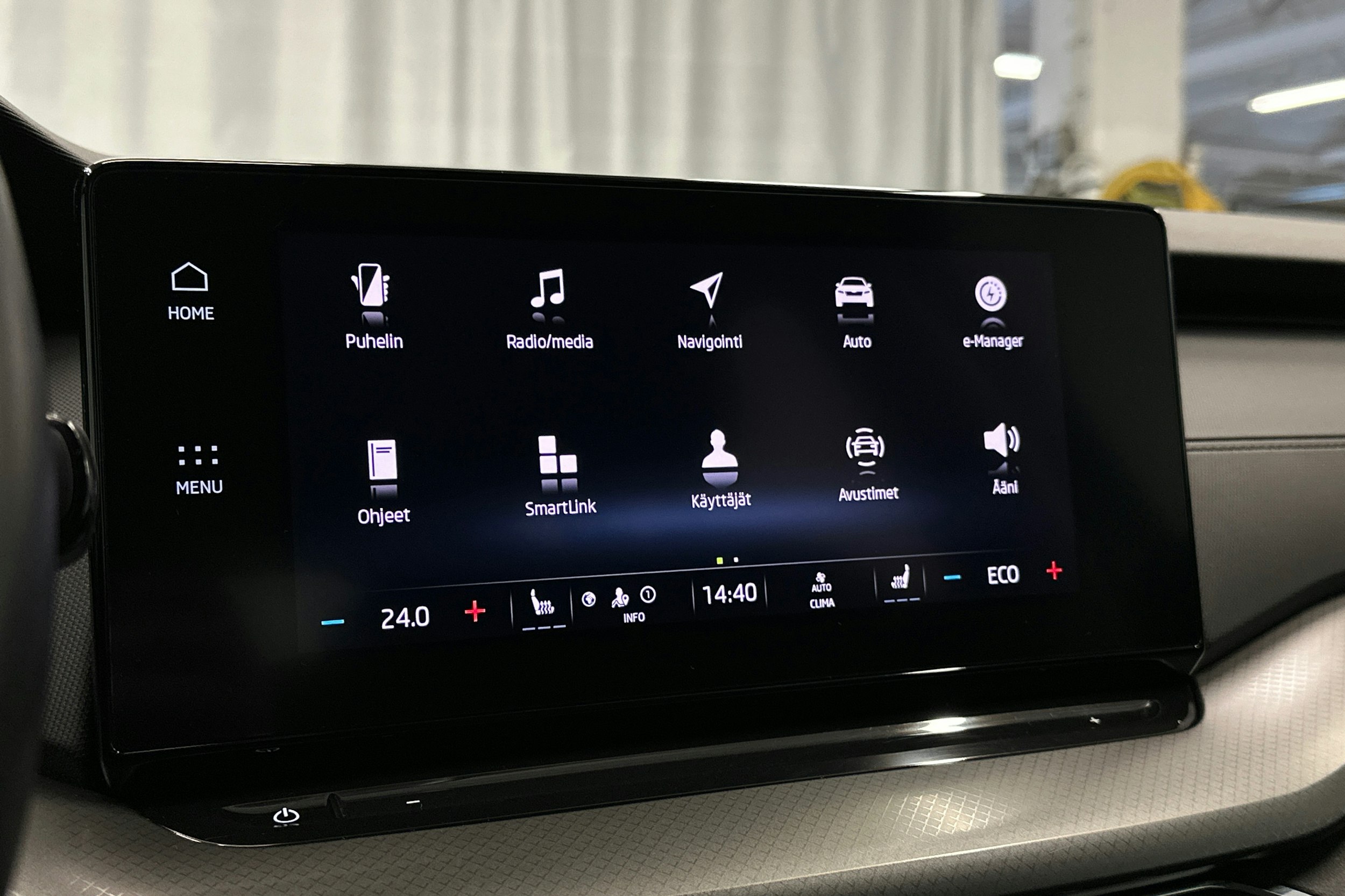 harmaa Skoda Octavia 2024 kuva 22.