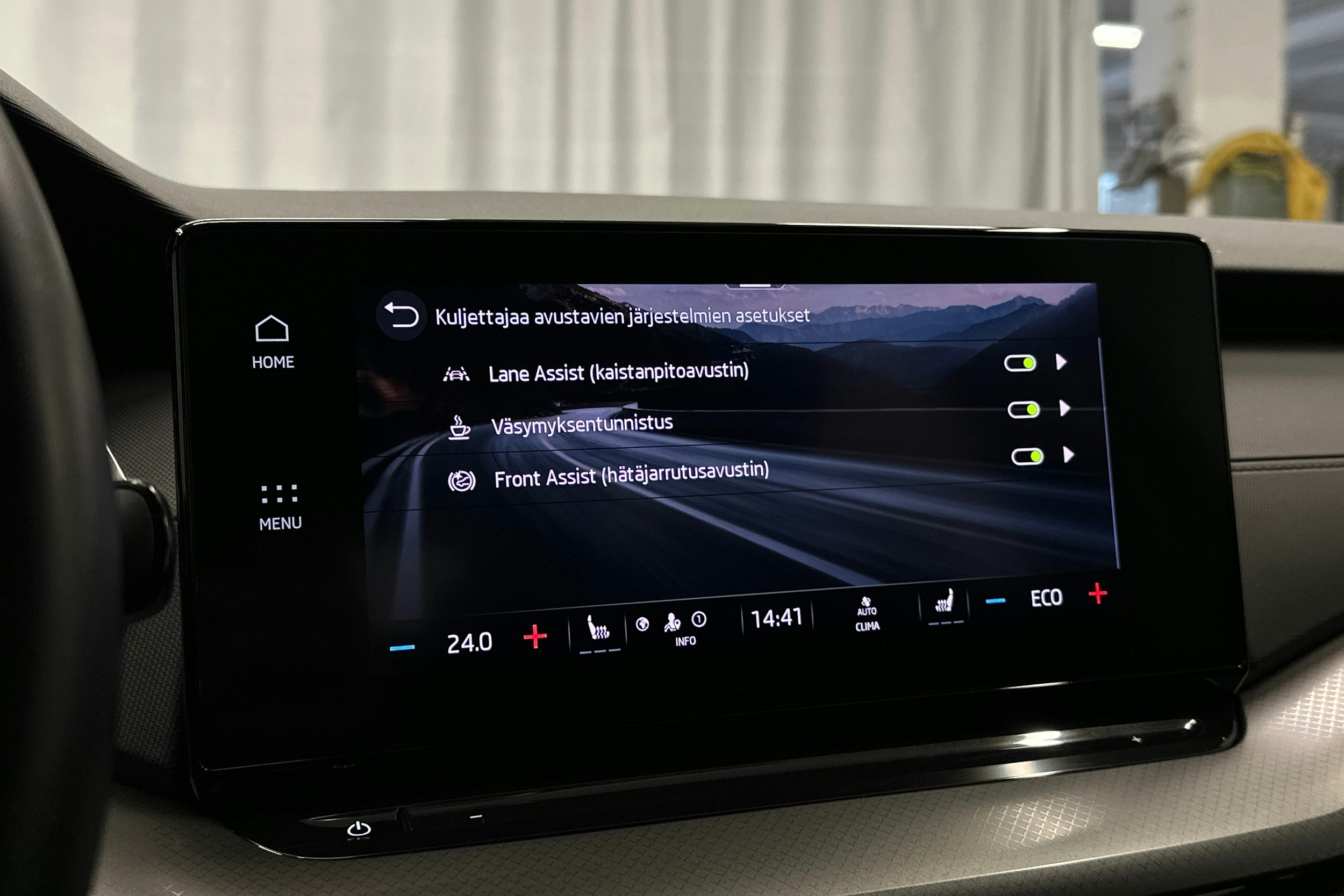 harmaa Skoda Octavia 2024 kuva 25.