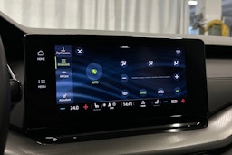 harmaa Skoda Octavia 2024 kuva 26.