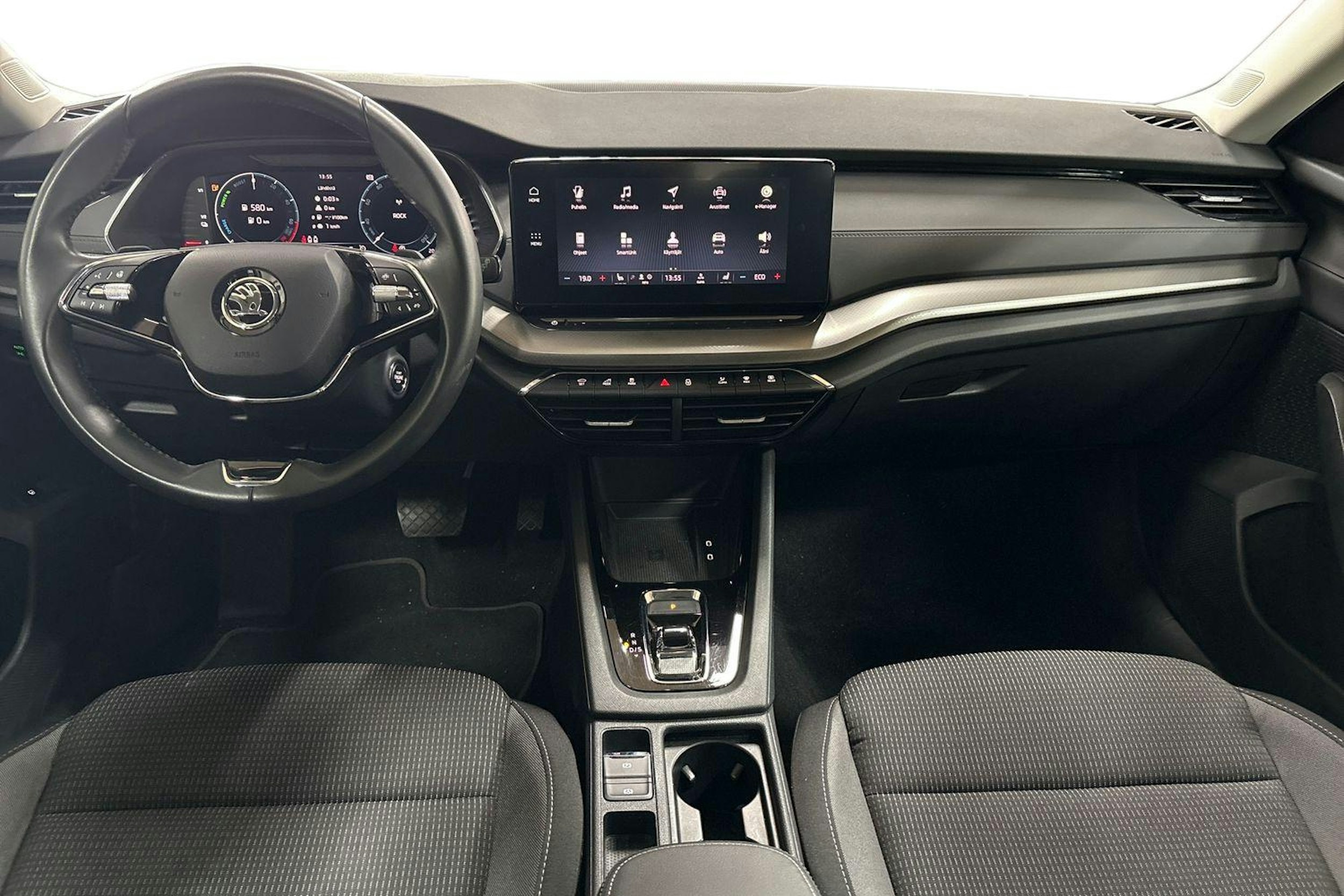 harmaa Skoda Octavia 2024 kuva 9.