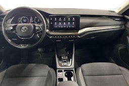harmaa Skoda Octavia 2024 kuva 9.