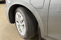 harmaa Skoda Octavia 2024 kuva 14.