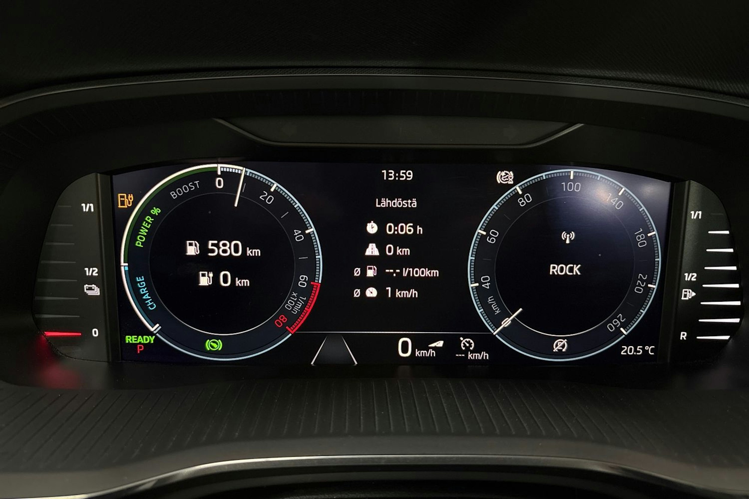 harmaa Skoda Octavia 2024 kuva 17.
