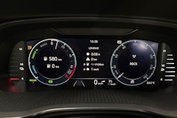 harmaa Skoda Octavia 2024 kuva 17.