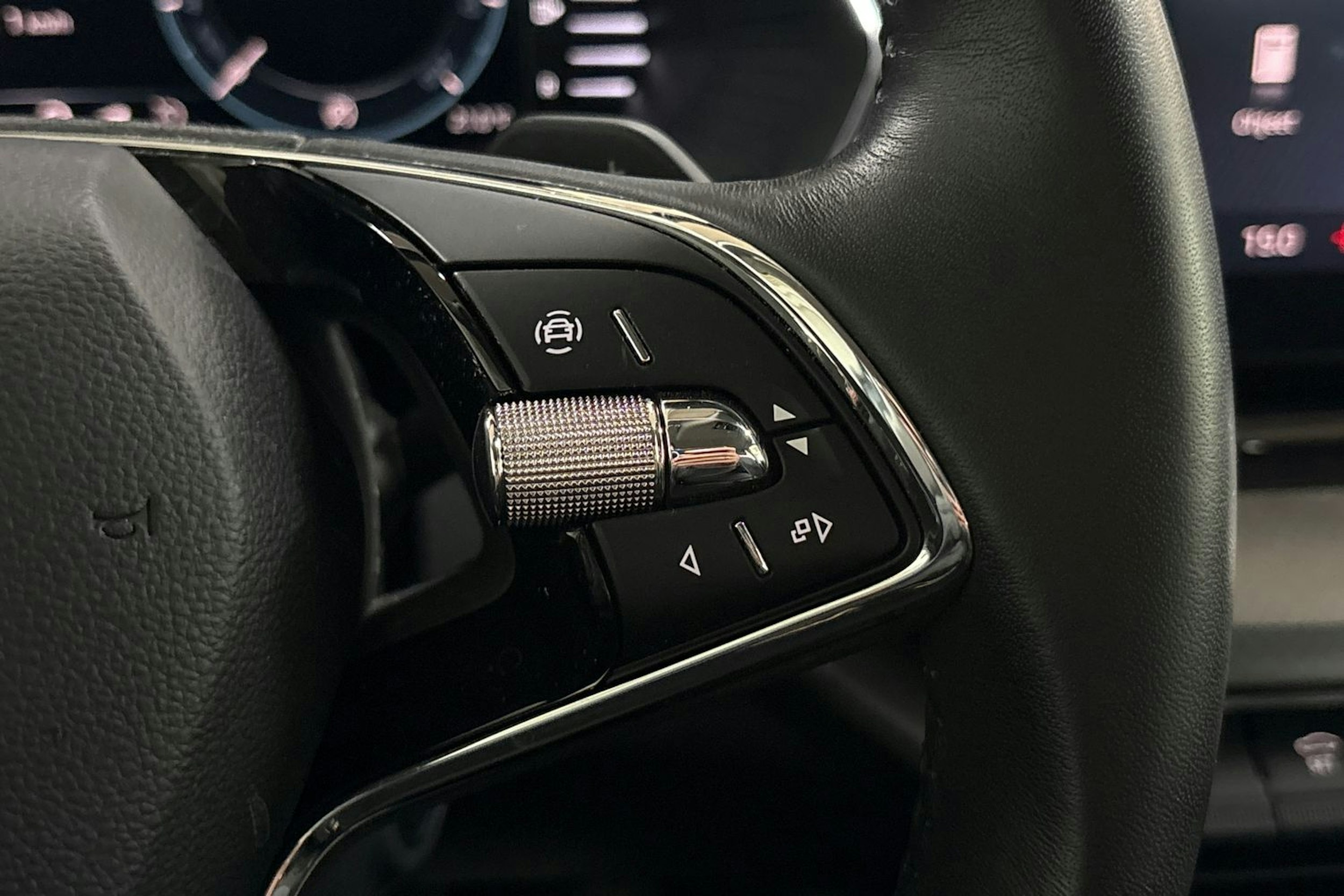 harmaa Skoda Octavia 2024 kuva 19.