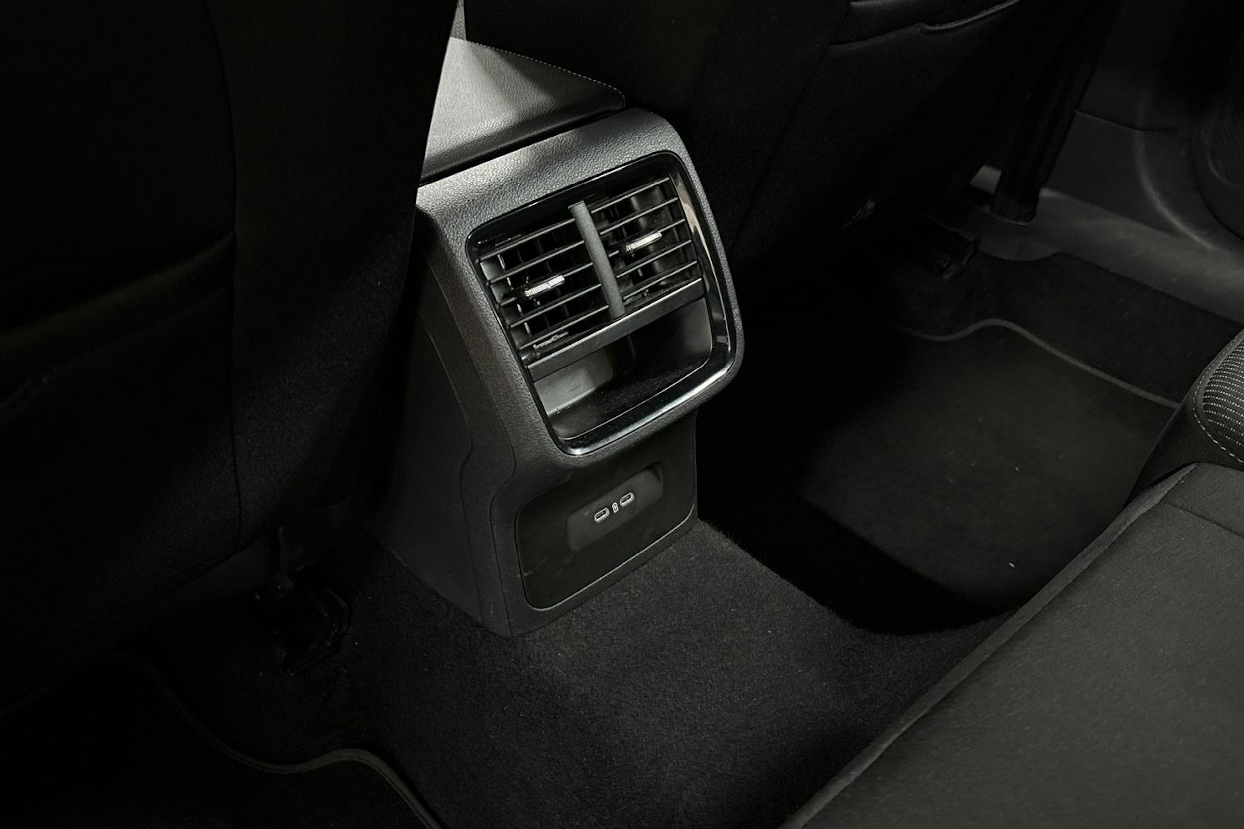 harmaa Skoda Octavia 2024 kuva 28.